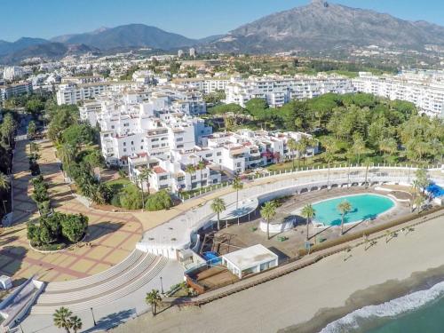 Modern 2 Bedroom Apartment with Sea Views in Playas del Duque - Puerto Banús - image 7