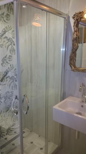 Double Room with Patio image 6