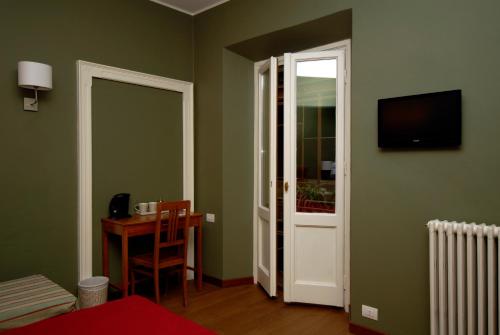 Double Room image 1