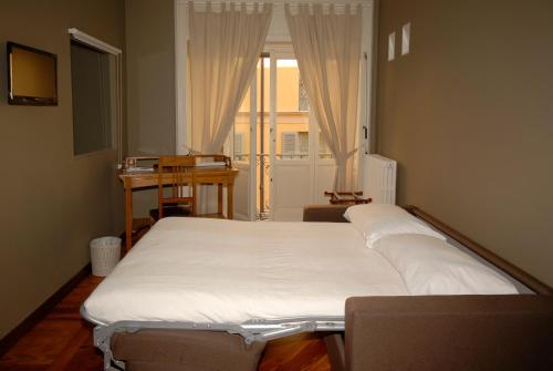 Family Room (2 Adults + 2 Children) image 3