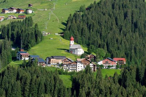 Adler Damüls Gasthof Hotel - image 2