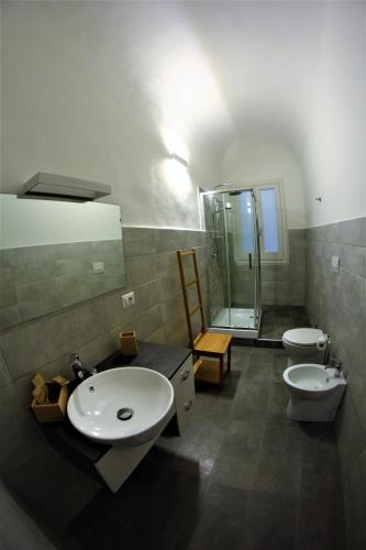 Deluxe Double Room with Balcony image 5