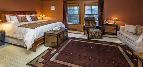 1 king bed, 2 twin beds