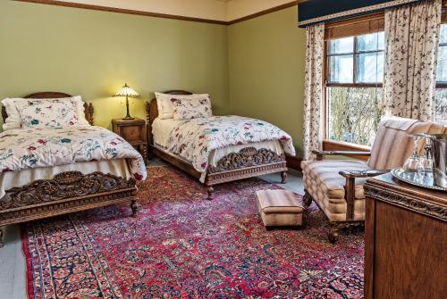 2 twin beds