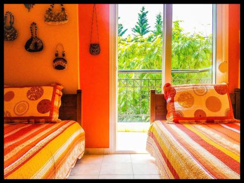  Beautiful apartment (very high ceiling) next to the beach with 2 separate bedrooms in Polychrono