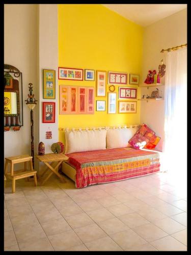  Beautiful apartment (very high ceiling) next to the beach with 2 separate bedrooms in Polychrono