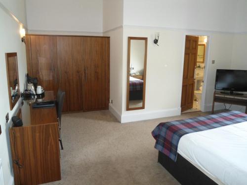 Park Hotel - image 11