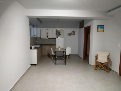  Ria´s Studio, Unterkunft in Glyka Nera