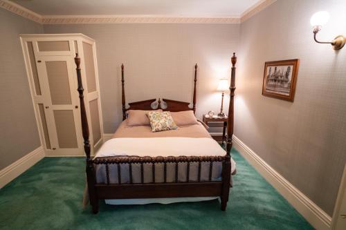 202616101 McCloud Hotel
