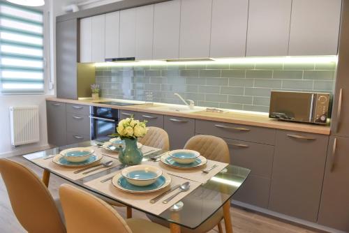 Stylish Stay - Premium - free parking & central location, Орадя