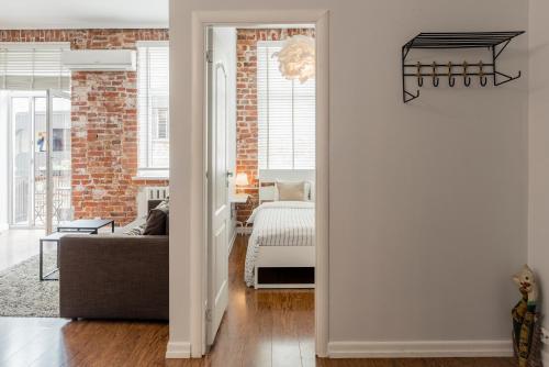 Maironis - Spacious Apartment in the Heart of Kaunas - image 4