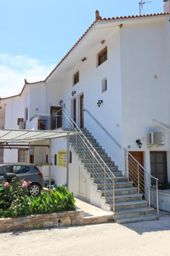 Studio - Split Level image 10