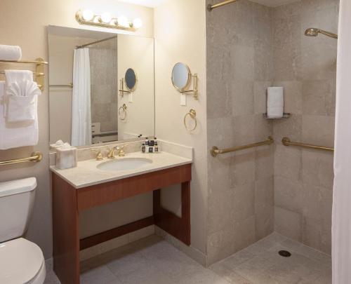 Shower, The Manhattan Club in New York (NY)