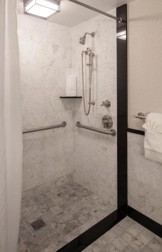 Shower, The Manhattan Club in New York (NY)