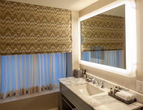 Bathroom, The Manhattan Club in New York (NY)