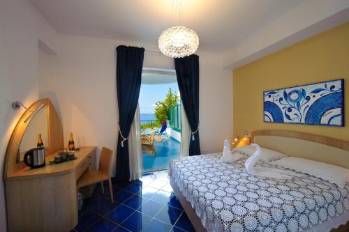 Deluxe Double Room with Private Terrace and Sea View