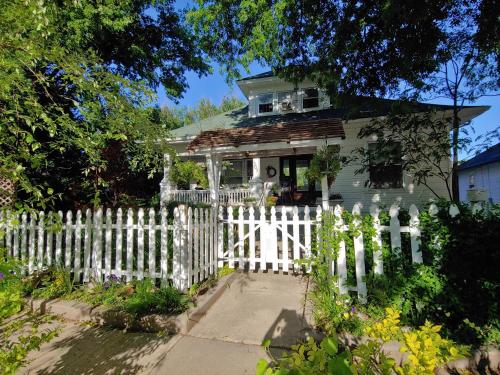 Delano Bed and Breakfast - Accommodation - Wichita