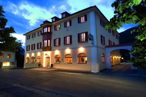 Gasthof Goldener Fisch - Hotel - Lienz