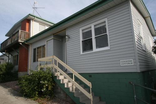 4 bedrooms, 11 beds