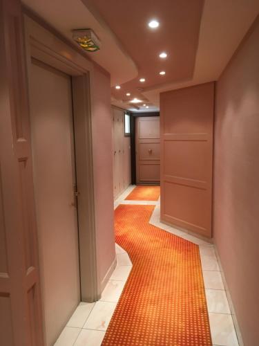Quiet flat next to the beach - image 4