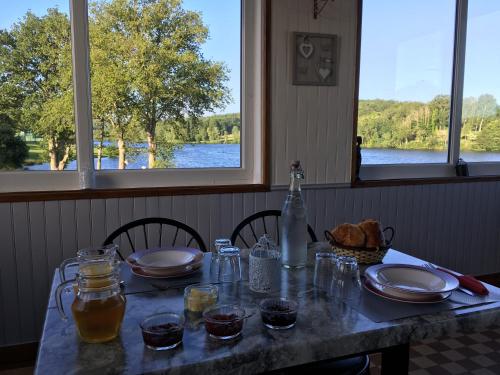 Bar Le Lac in 加爾唐普河畔貝西納