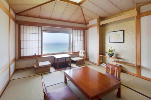 Japanese-Style Quadruple Room - Buffet Breakfast + Buffet Dinner Included