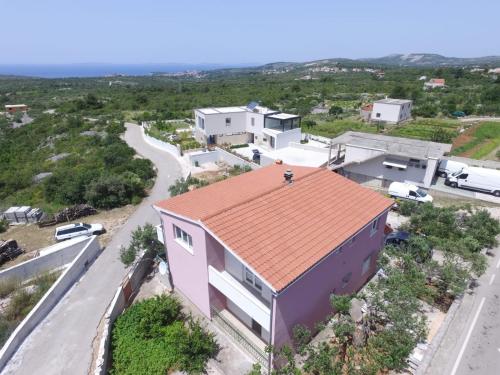  Conte Čikara, Unterkunft in Šaričevi