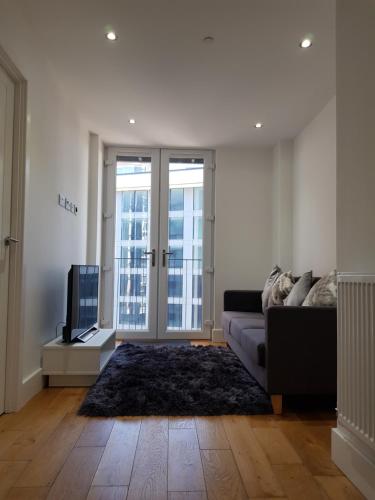 Cosy Modern Apartment With View Of Sutton