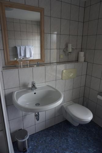 Hotel am Bahnhof - image 12