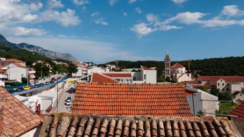  Apartments Jakova Dudana 10 in Makarska