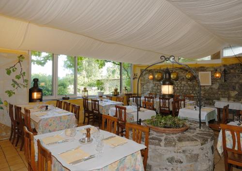 Auberge de Dully - image 10