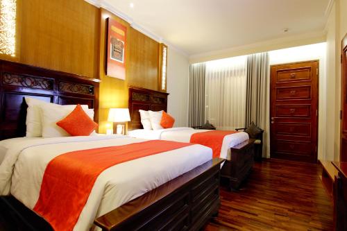 Deluxe Twin Room with Terrace and Free Daily Afternoon Tea image 4