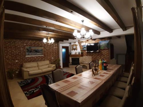 Előcsarnok, Vila Confort in Borsa