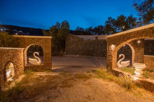 Starlight Luxury Seaside Villa & Suites