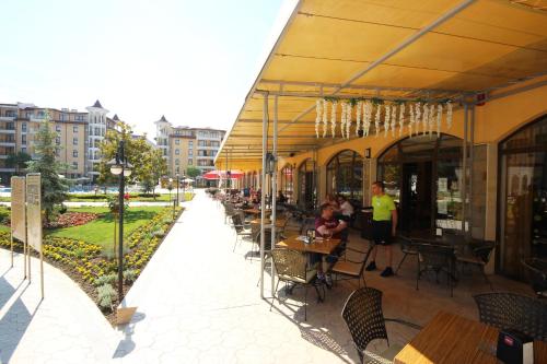 Menada Royal Sun Apartments - image 8