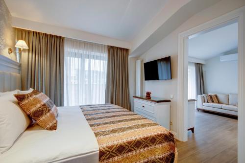 Hotel Passport Tbilisi Room Type - Suite with Balcony