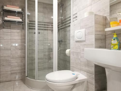 White Rose Apartment B - image 10