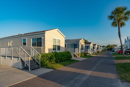 Rainbow Village Largo - image 4