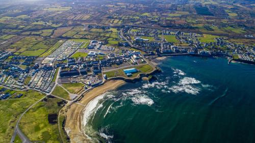 Exterior view, Luxury Penthouse Apartment overlooking Main Beach in Bundoran