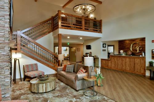 Fuajee, GrandStay Hotel & Suites in Sisters (OR)