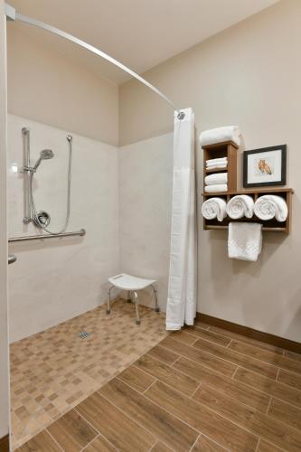 GrandStay Hotel & Suites - image 5