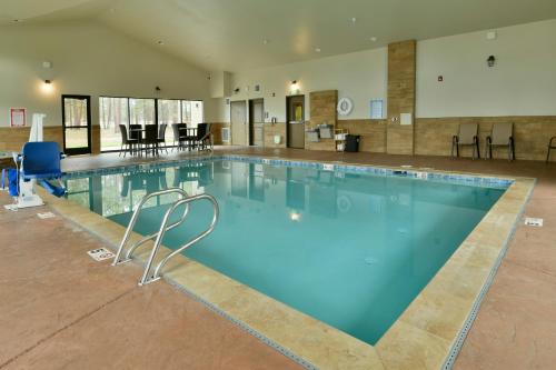 GrandStay Hotel & Suites - image 6