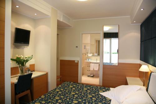 Aparthotel England - image 7