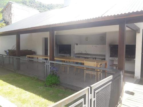 Studio Apartment image 6