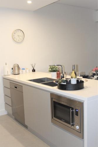 Modern 2BR * City Views * Sydney Olympic Park - image 9
