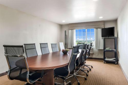 Sleep Inn & Suites North Liberty - Liberty City - 편의 시설/서비스