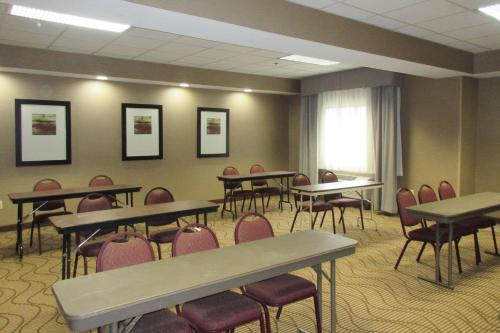 Comfort Inn - image 7