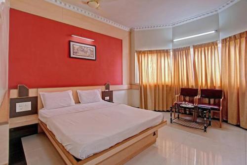 Bharati Lodge Set in a prime location of Hubli, Bharati Lodge puts everything the city has to offer just outside your doorstep. Offering a variety of facilities and services, the property provides all you need for 