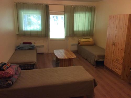 5 twin beds