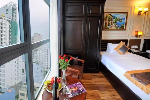 Triple Room with City View image 10